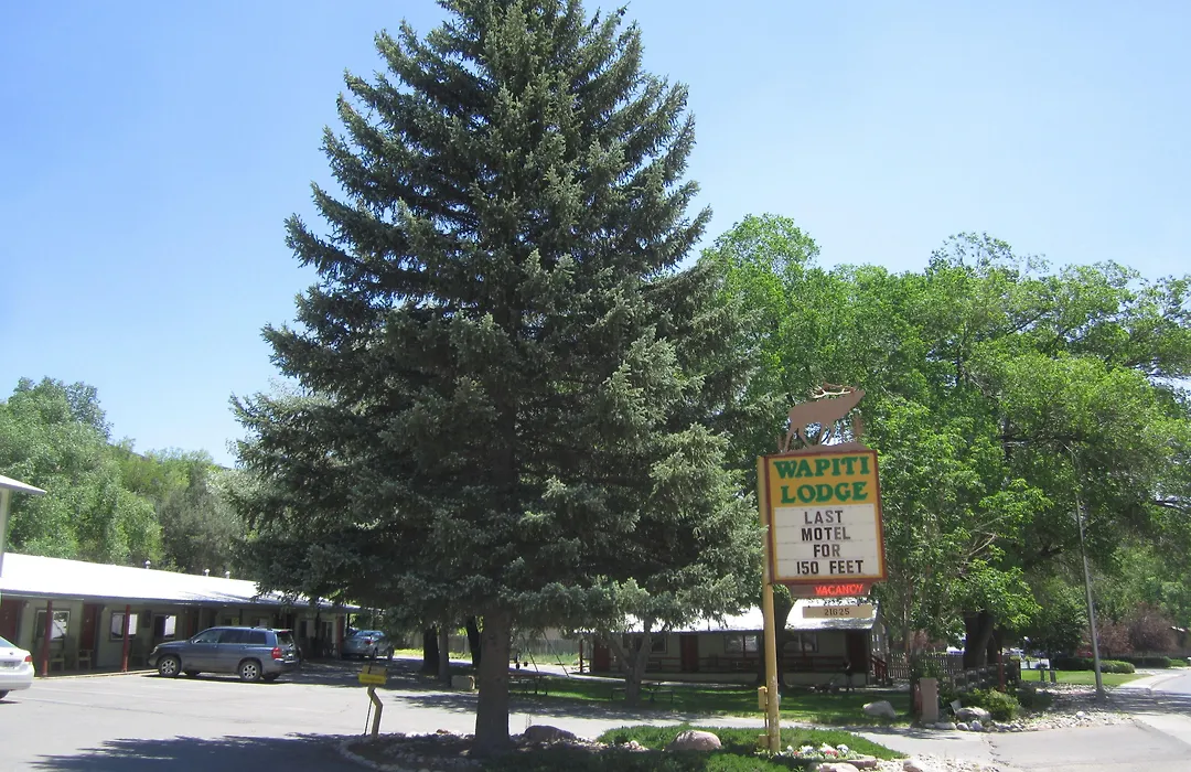 Wapiti Lodge-1