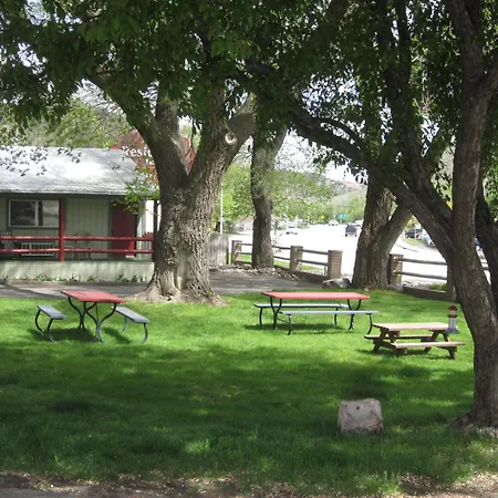 Wapiti Lodge-2
